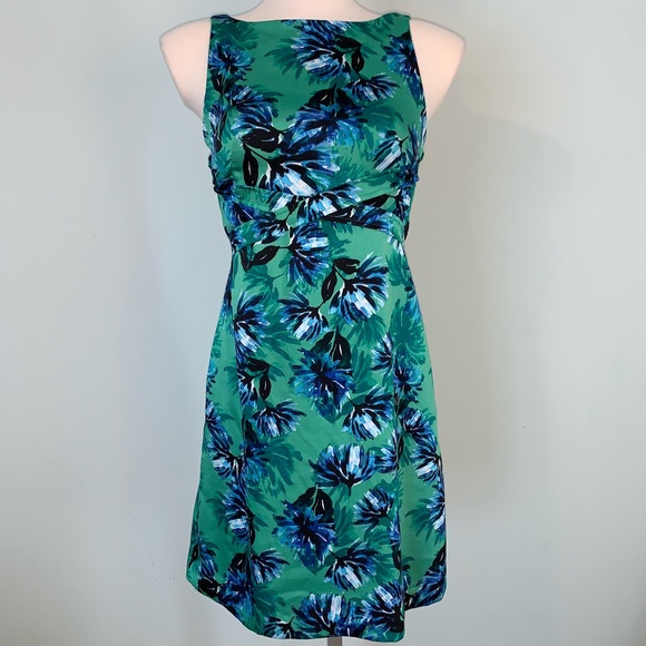 Banana Republic Dresses & Skirts - Banana Republic green floral dress